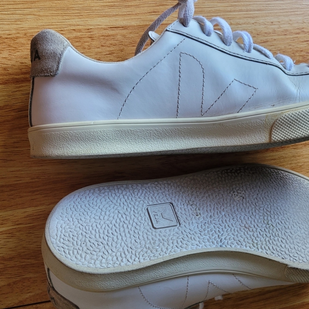 Women's leather Veja Esper size 10